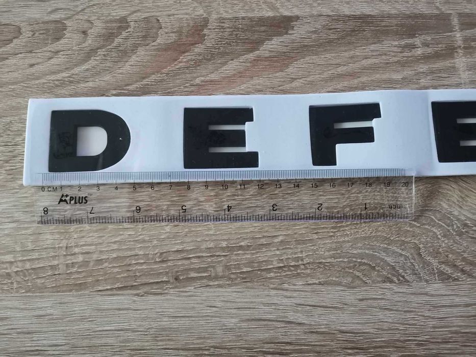 черен надпис Land Rover Defender