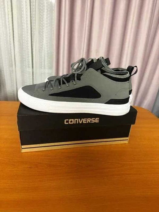 Adidași Converse originali, noi