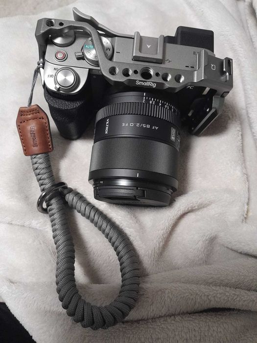 Viltrox 85mm F2 EVO  si  TTARTISANS 40MM F2