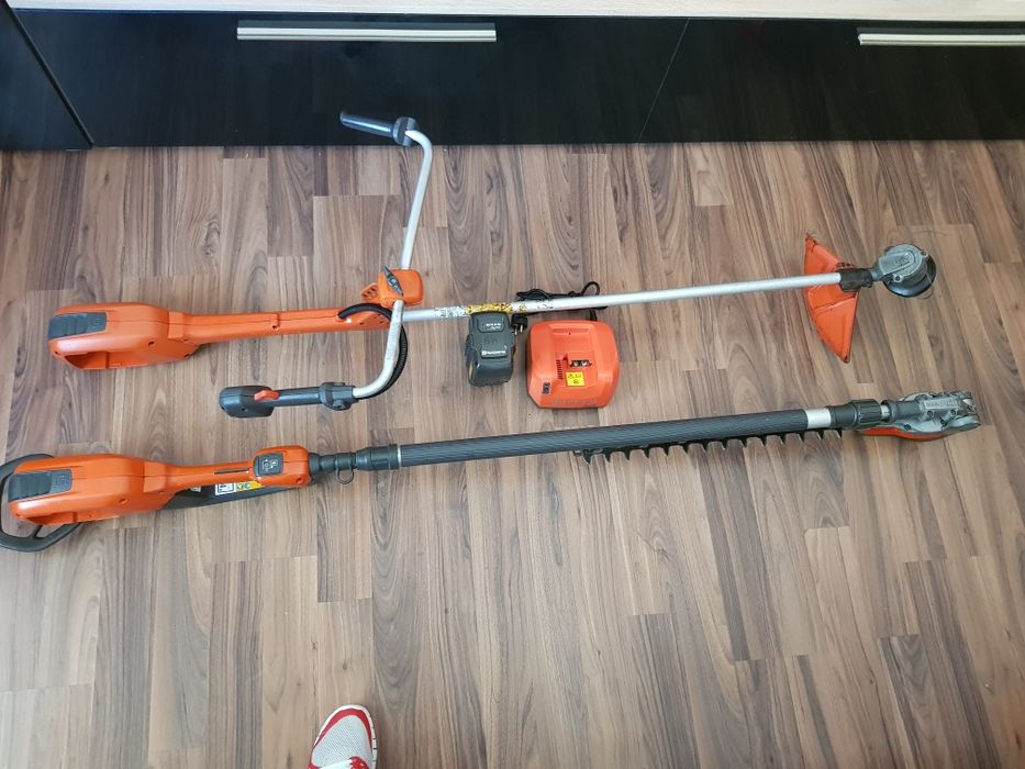 Set Husqvarna motocoasa 536LiRX și foarfecă de tuns gard viu  telescopica  4,5 m husqvarna  520iHT4