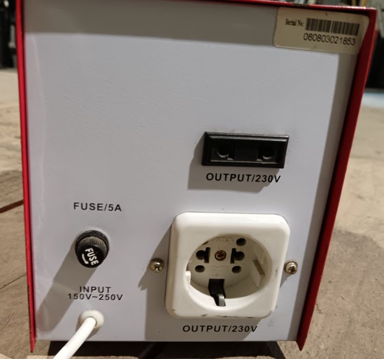 Stabilizator / regulator tensiune WELL AVR 500VA