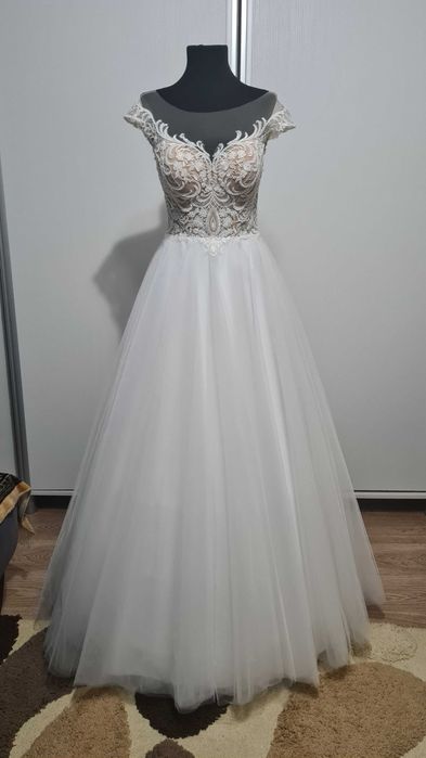Vand rochie de mireasa