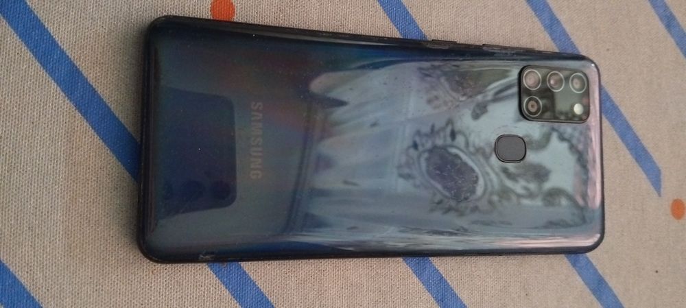 Samsung A21s , fisurat dar funcționează
