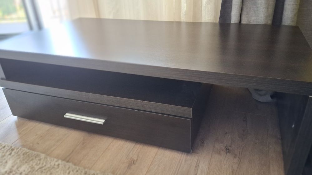 Vând set mobilier Mobexpert, culoare wenge, format din 3 piese, în stare foarte bună