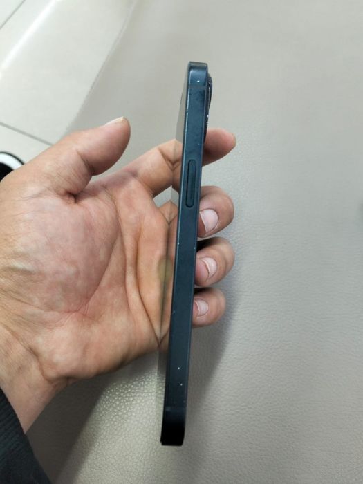 Айфон 13 каробка есть