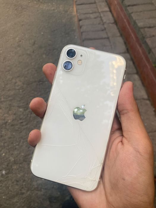 Iphone 11 , 128 gb , 77 емкость