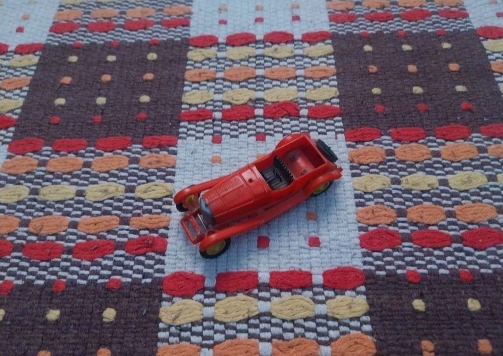 Mașinuțe vechi de colecție.