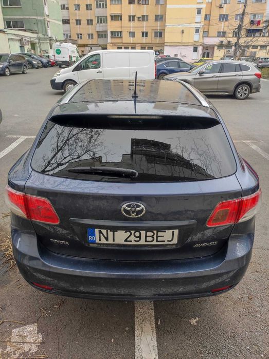 Vand Toyota avensis 2.0 , 2011