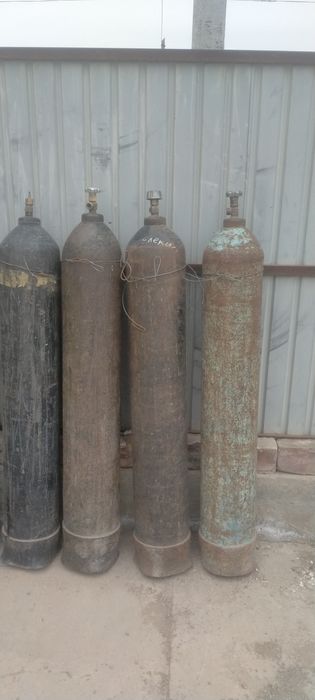 Кислородные баллоны.