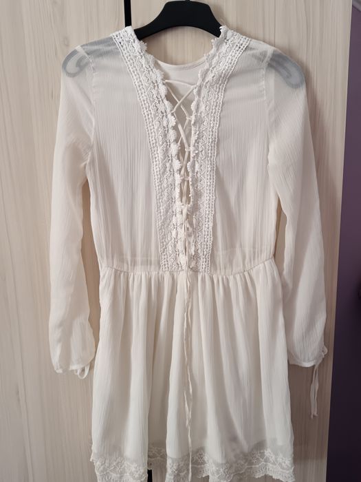 Бяла ефирна тюлена рокля