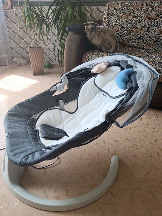 Продам шезлонг, практически новый.