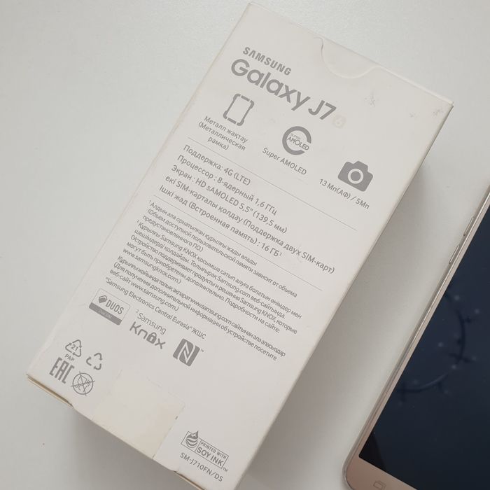 Сотовый телефон Samsung Galaxy J7