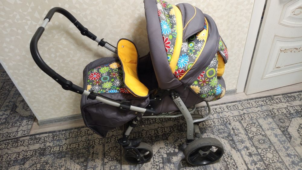 Продам коляску все сезонную