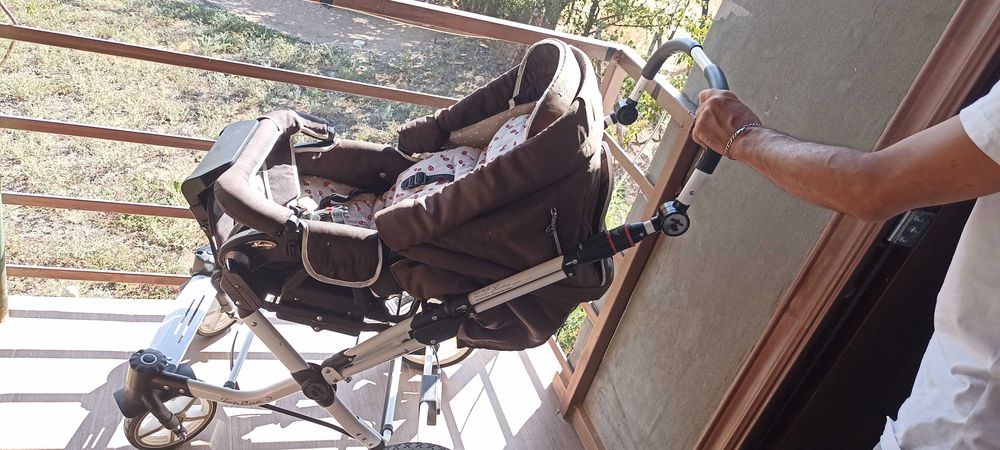 Продавам бебешка количка