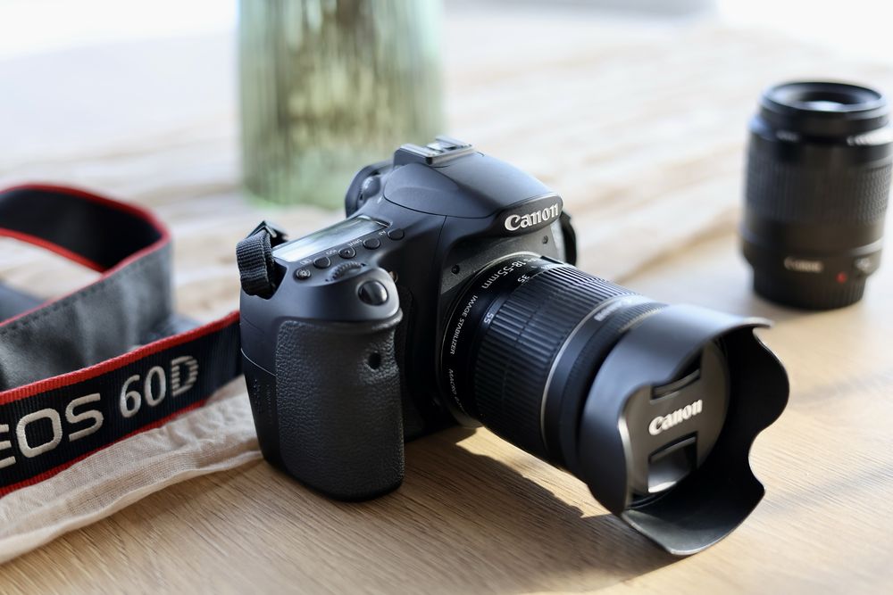 Camera Canon 60D + Obiectiv 18-55 STM + Tele 80-200