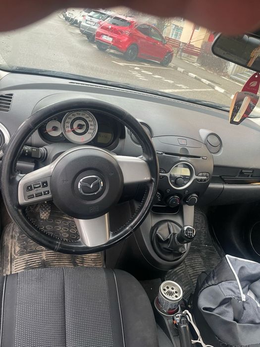 Vând schimb mazda 2 ofer 1500 euro diferenta
