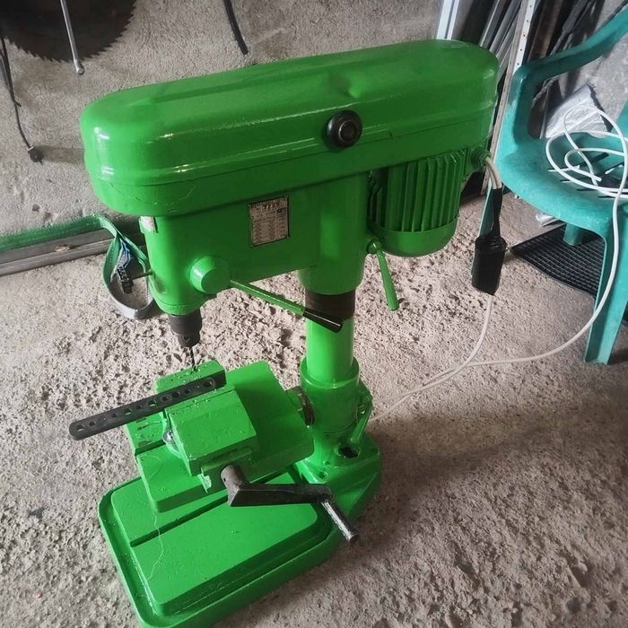 Настолна бормашина БМ12 240/380V.