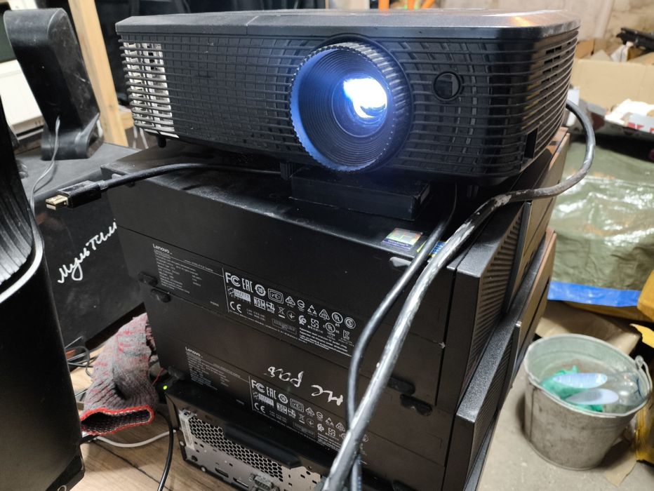 Продам проектор Optoma