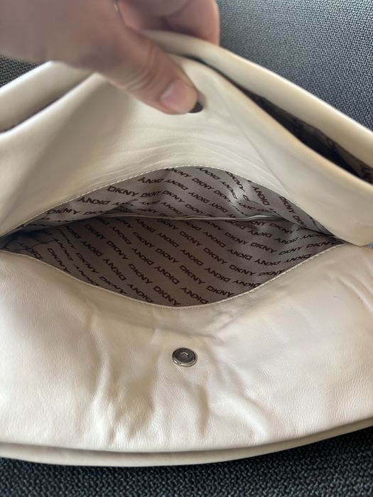 Кожена чанта DKNY