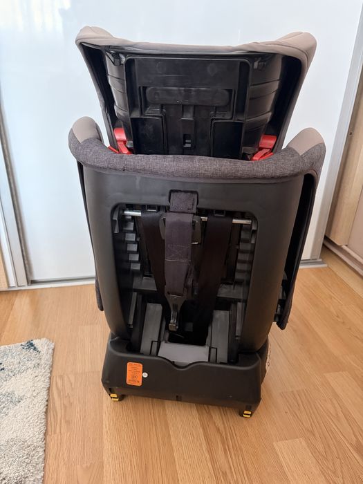 Scaun auto cu isofix