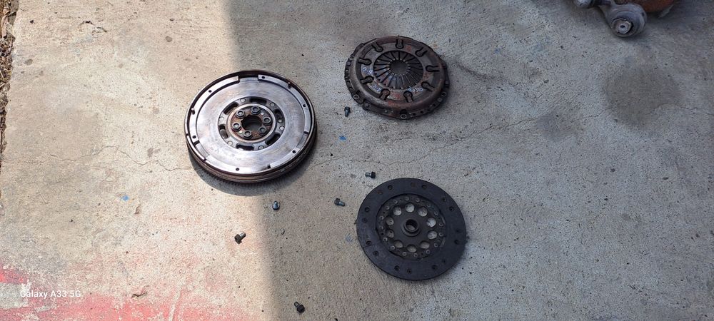 Съединител к-т с демпферен маховик АУДИ A-4/ Audi- 1.9тди 228мм.