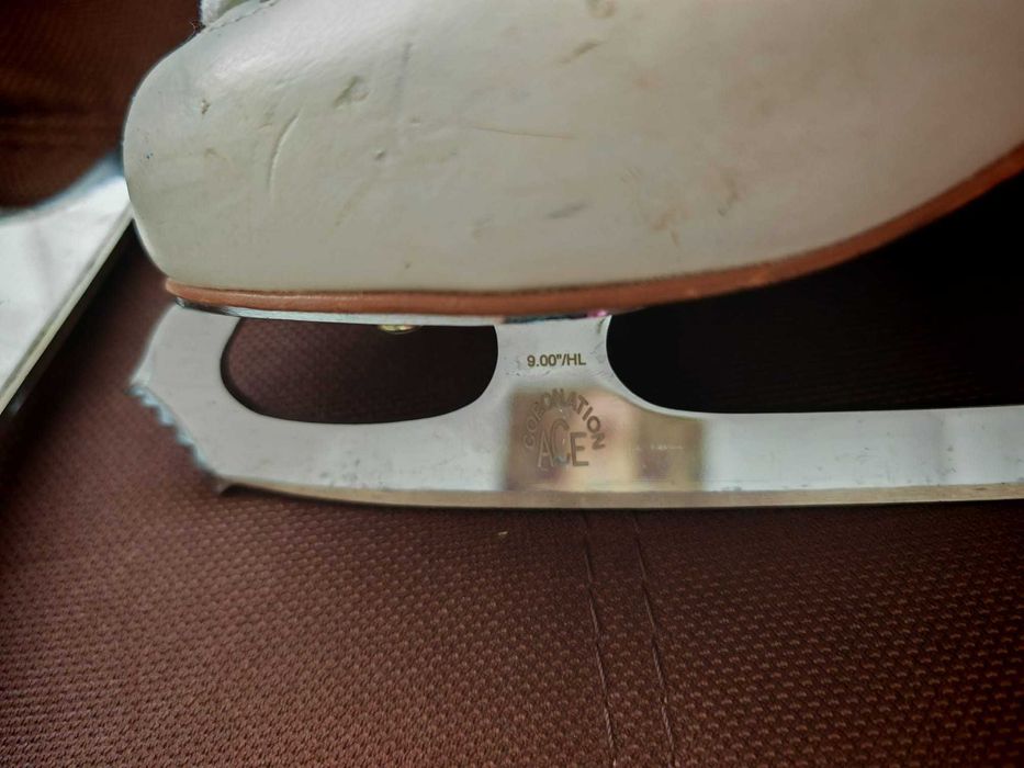 Patine Ouverture marime 36 (240) cu lama J Wilson