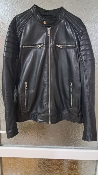 Geaca de piele nepurtata