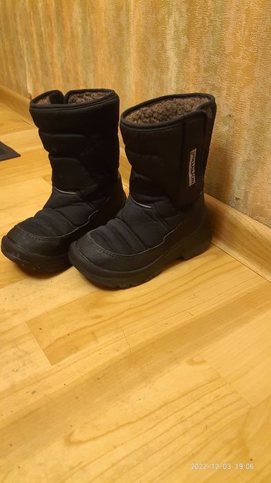 Продам детские зимние сапоги