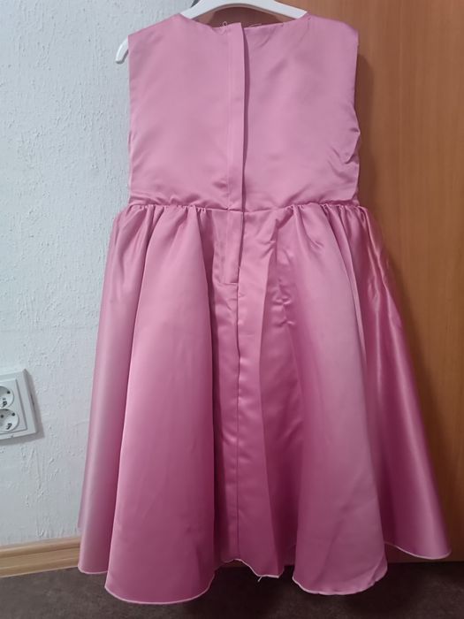 Продам красивое платье на девочку