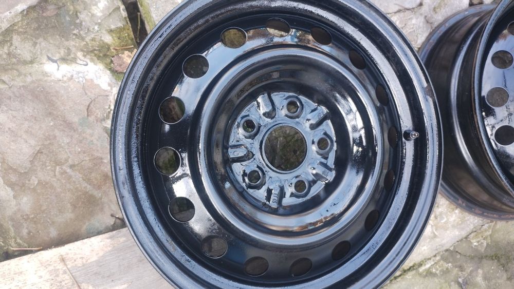 Четири стоманени джанти 16 цола (R16) от Toyota Corolla Verso.