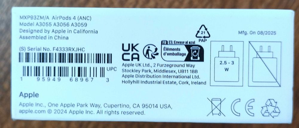 Продавам безжични телефонни слушалки AirPods 4 (ANC) на Apple