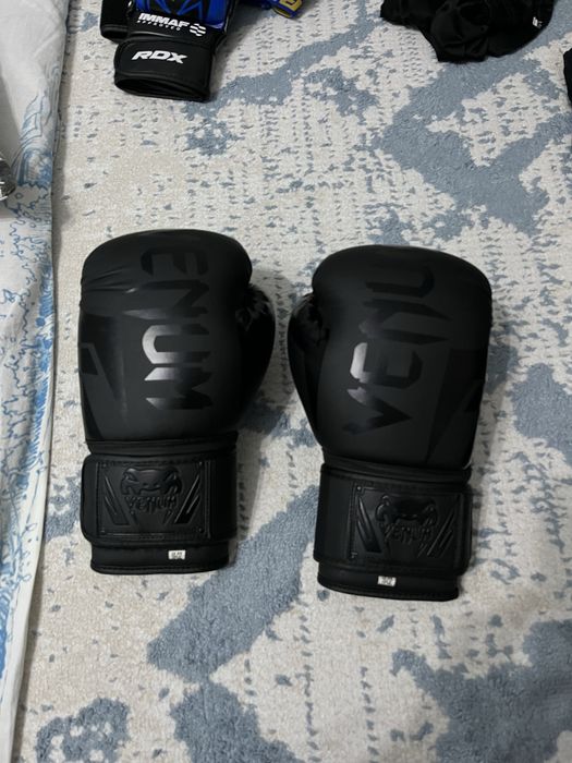 Боксёрские перчатки venum black gloves