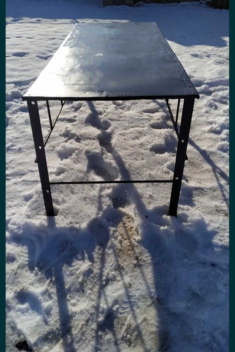 Металлический стол