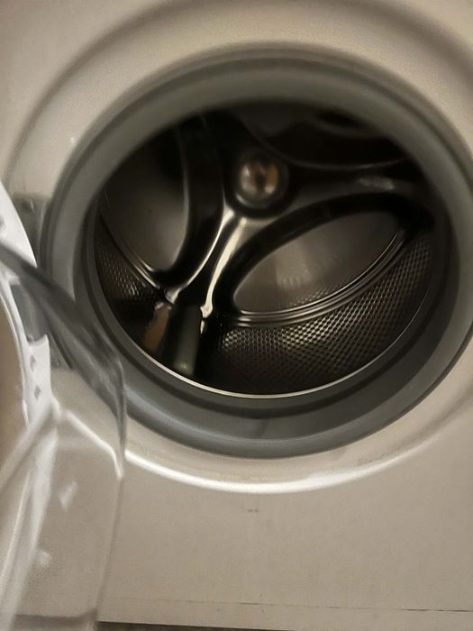 Продавам пералня Whirlpool