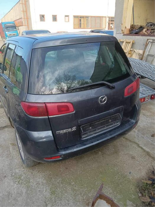 Mazda 2 - на части
