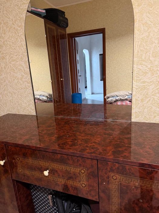 Продается спальный гарнитур