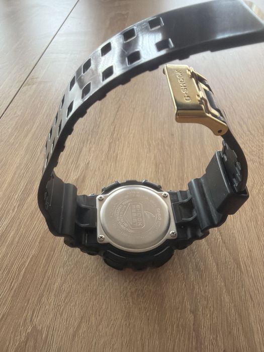 Продавам часовник  casio g shock