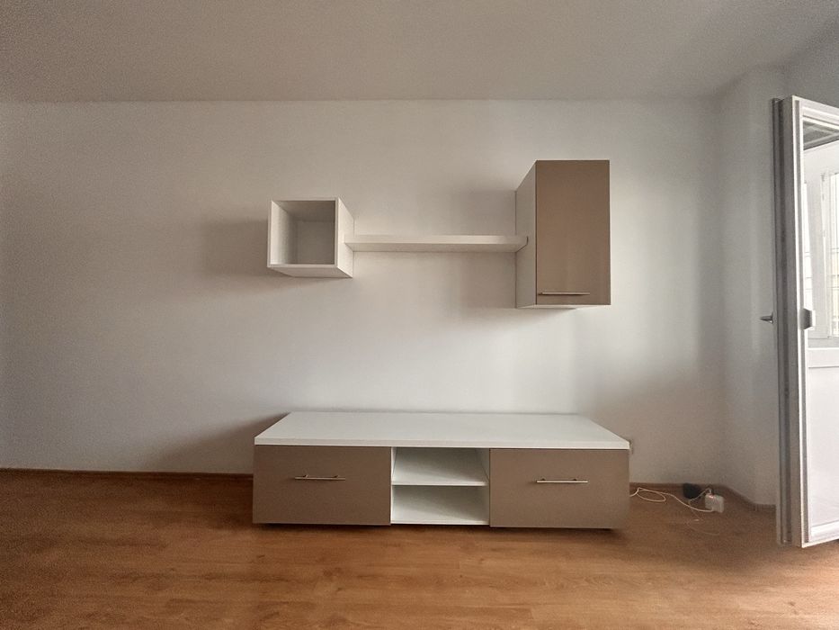 Închiriez apartament 3 camere, zona Lunerului