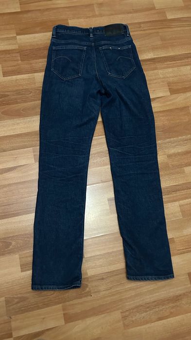 Тъмно сини прави дънки