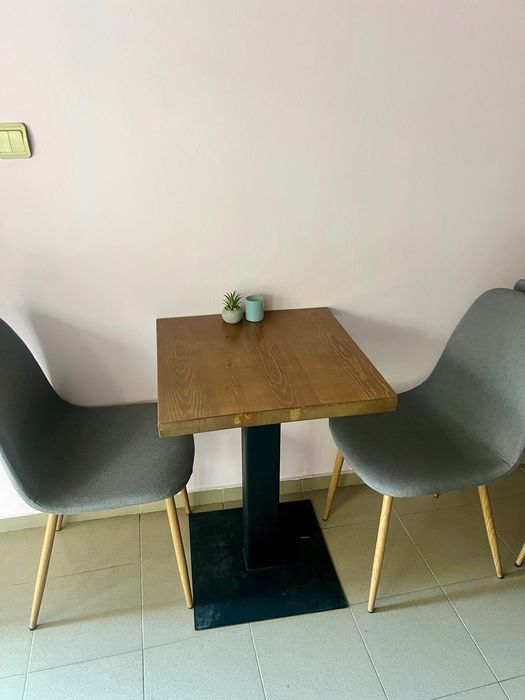 Маси от естествена дървесина и столове