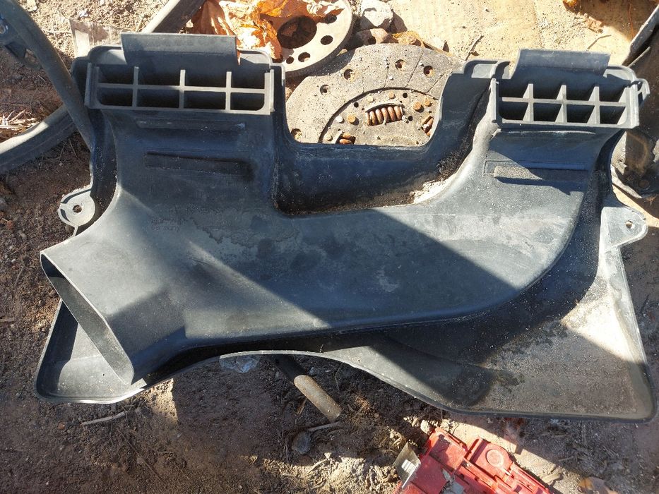 Пластмасов въздуховод Bmw e90 325i 218кс бмв е90 n52b25