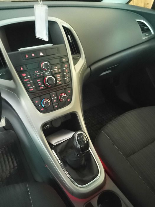 De vanzate opel astra j