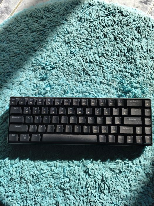 Tastatura mecanica clicky