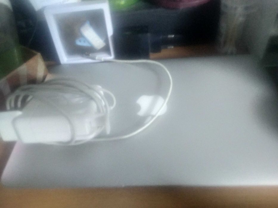 Срочно продам мак бук