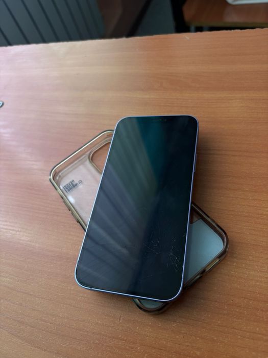 Продам iPhone 12 4/128