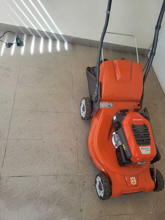 Vand Husqvarna  LC253S