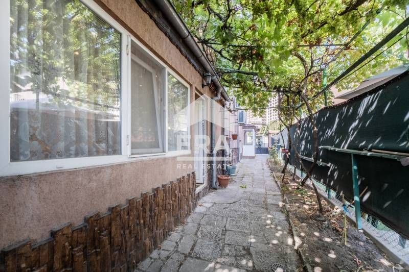 Триетажна градска къща в ж.к. Трошево, гр. Варна