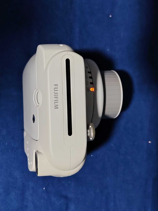FUJIFILM Instax Mini 9, aparat foto instant, cu husă originală.