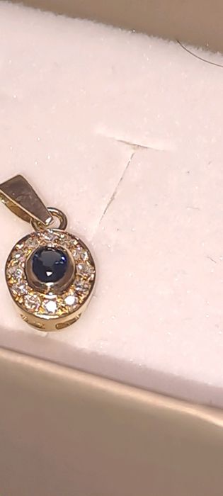 Pandantiv aur 18 k cu diamante naturale și safir