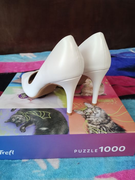 Елегантни дамски обувки